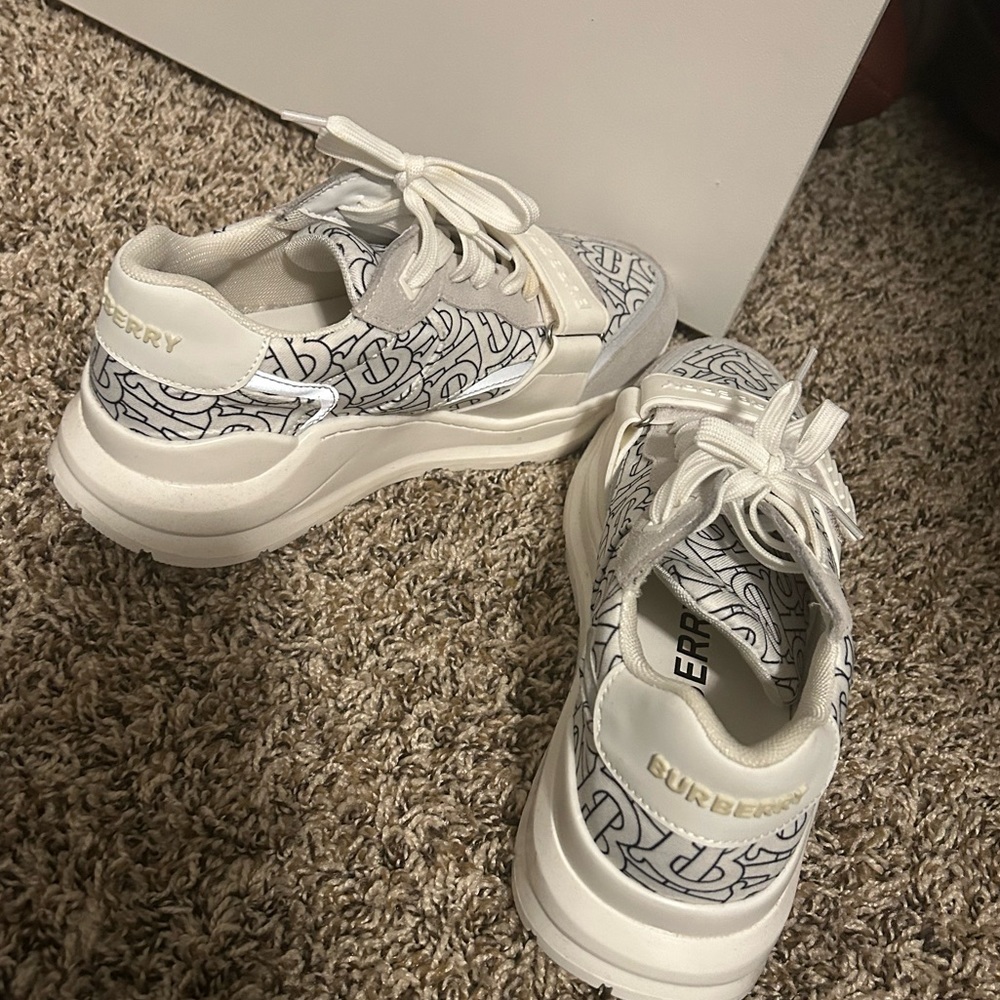 Burberry Ramsey Sneakers - Picture 5 of 6